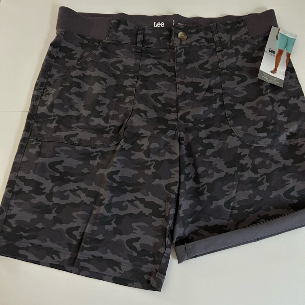 Women's 16W Lee Riders Utility Shorts Camouflage Midrise New